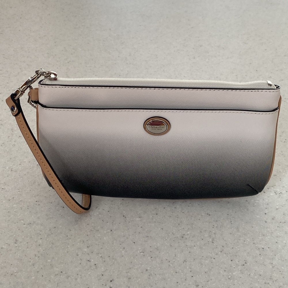 NWOT… Coach wristlet - Picture 5 of 5